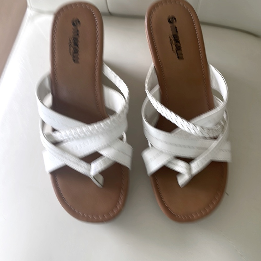Makalu California white wedge sandals